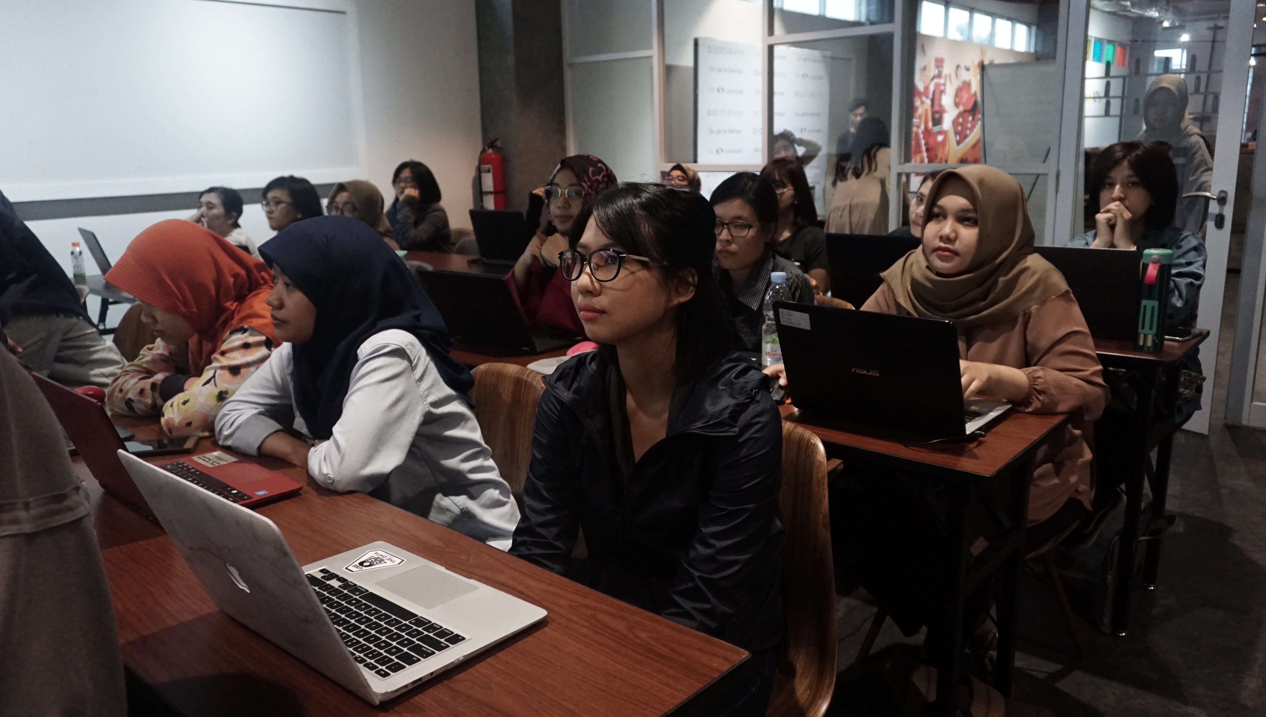 https://dqlab.id/files/dqlab/cache/906d12b23f08e78a6ff7c51c77866ba8_100_persen.jpg